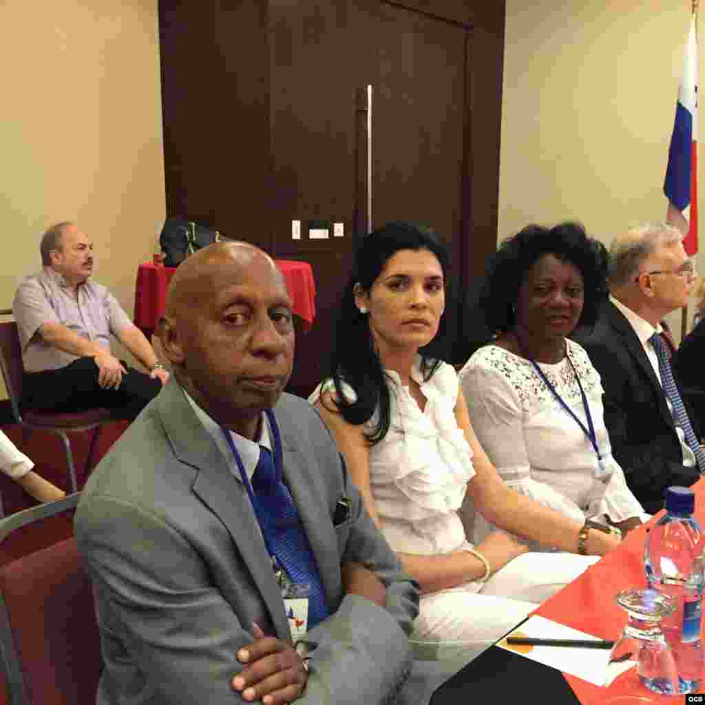 Guillermo Fariñas y las Damas de Blanco Berta Soler y Sayli Navarro.