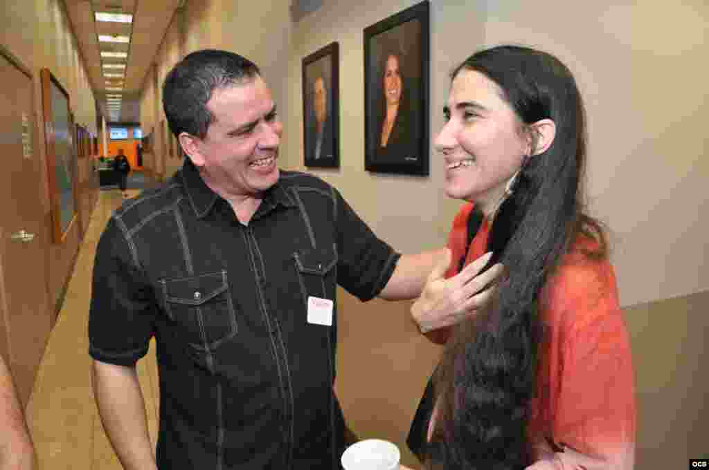 Yoani S&aacute;nchez se reencuentra con Pablo Pacheco, exprisionero del grupo de los 75. 