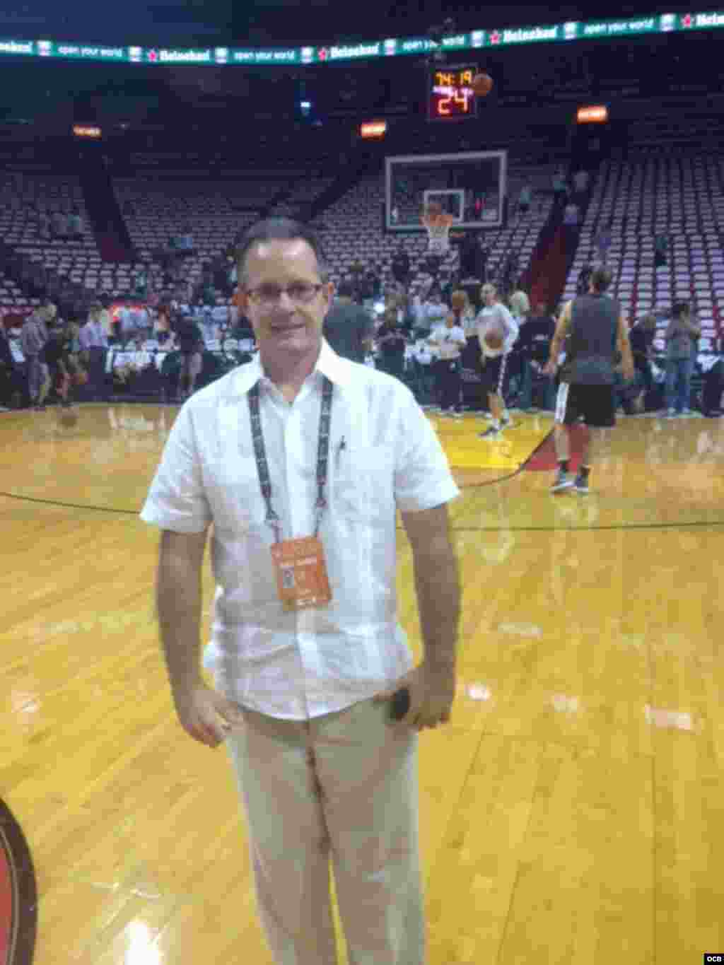 Juan Pendás narra por Radio Martí, la serie final de la NBA, entre los Heat de Miami y los Spurs de San Antonio.